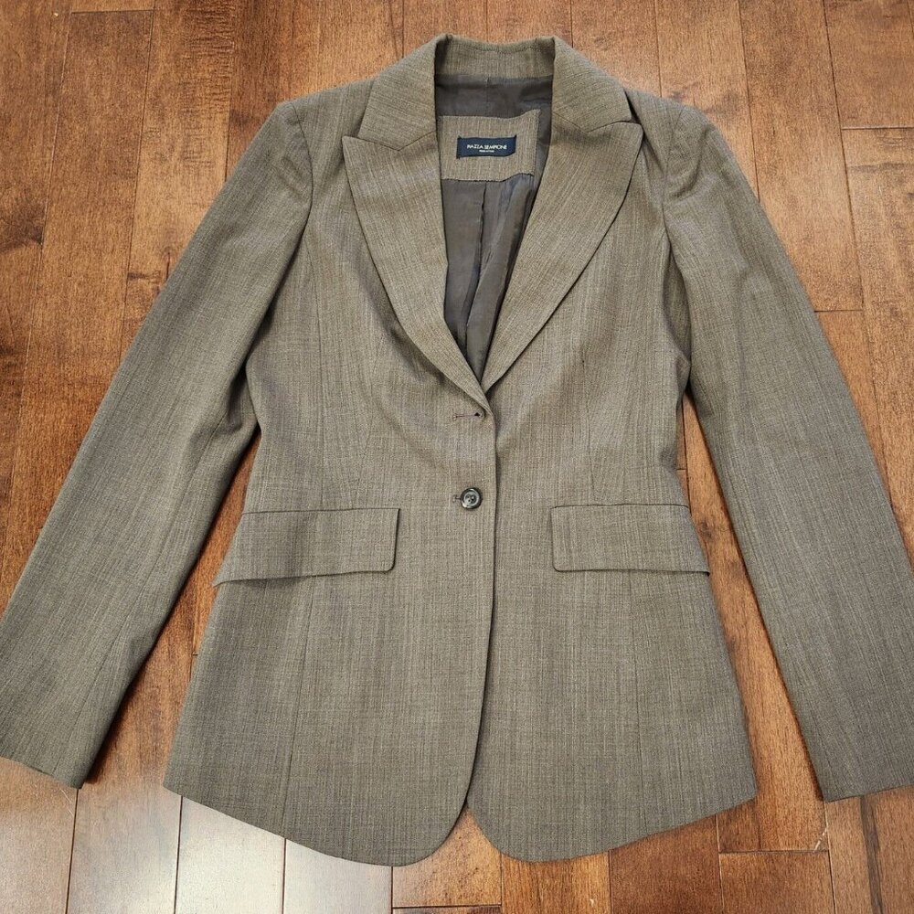 Piazza Sempione women's brown blazer in size 38 in virgin wool